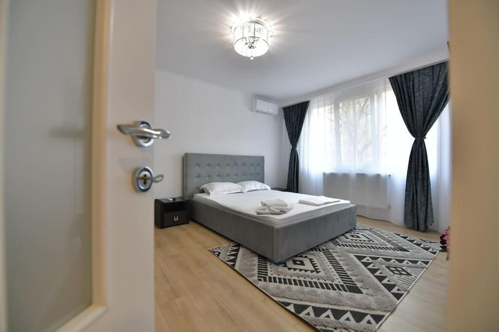 Luxury Studio / M Romancierilor Бухарест Экстерьер фото